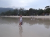 Odpływ na plaży Patong - obszarze wielkiej rozpusty. 