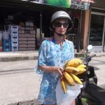 Więc trzeba się było pozywić kiścią  bananów.